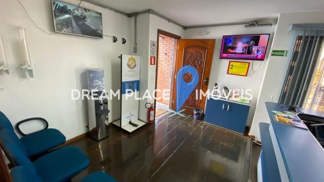 Venha conhecer esta incrível oportunidade, este imóvel é perfeito para você que busca um espaço versátil para montar sua clínica, consultório, escola, creche, academia ou, simplesmente, para morar.